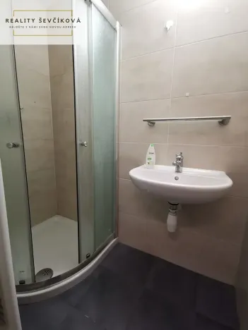 Pronájem obchodního prostoru, Hradec Králové, Vlčkovická, 700 m2