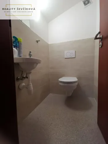 Pronájem obchodního prostoru, Hradec Králové, Vlčkovická, 700 m2