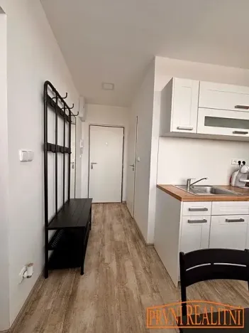 Pronájem bytu 1+1, Uherský Brod, nám. 1. máje, 29 m2