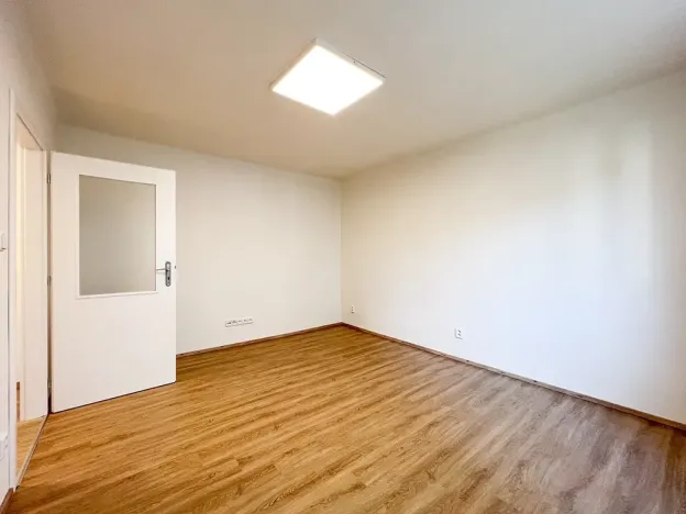 Pronájem bytu 1+1, Praha - Komořany, Krupná, 30 m2