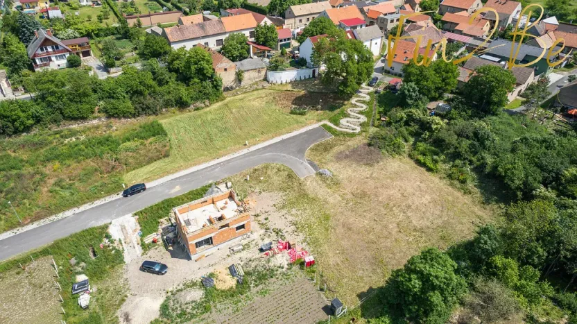 Prodej pozemku, Martiněves, 1360 m2