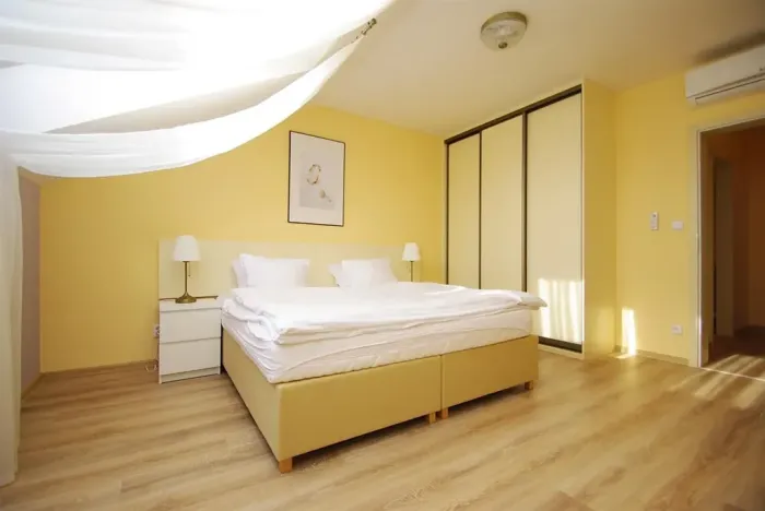 Pronájem bytu 3+1, Praha - Vinohrady, Máchova, 100 m2