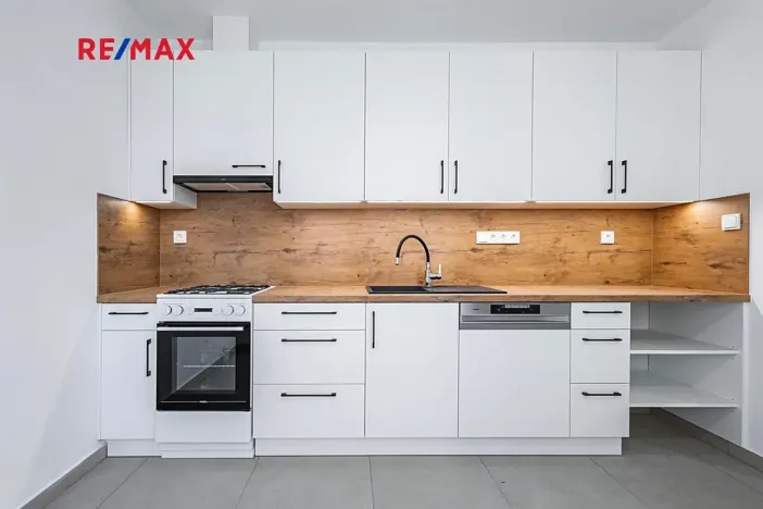 Pronájem bytu 1+1, Jindřichův Hradec, sídliště Vajgar, 37 m2