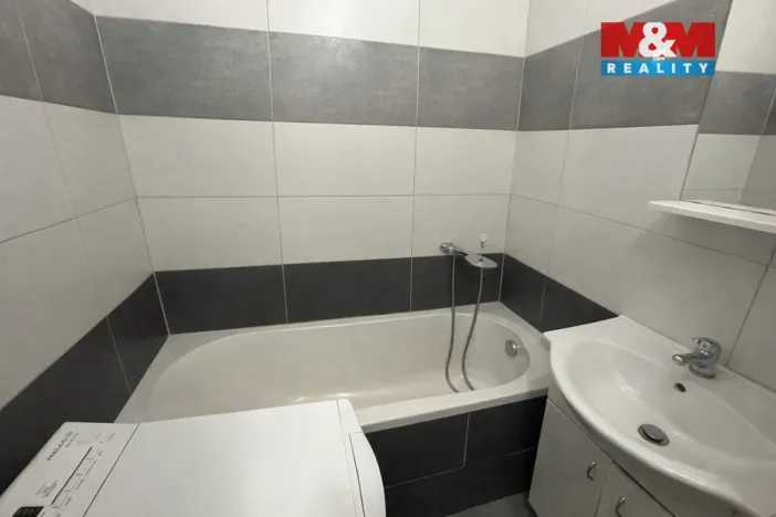 Pronájem bytu 2+1, Louny, Sladkovského, 58 m2