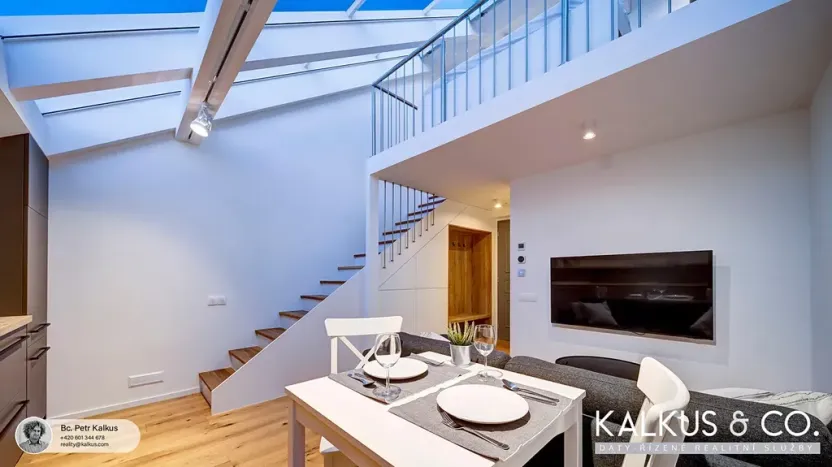 Pronájem atypického bytu, Hradec Králové, Eliščino nábřeží, 38 m2