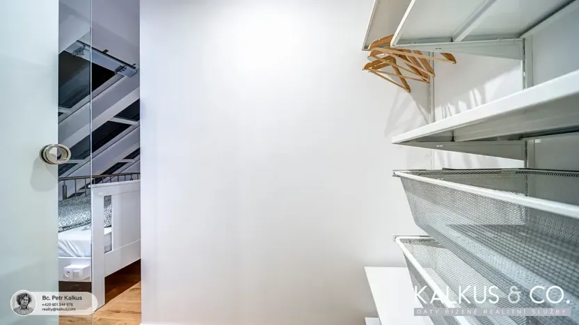 Pronájem atypického bytu, Hradec Králové, Eliščino nábřeží, 38 m2