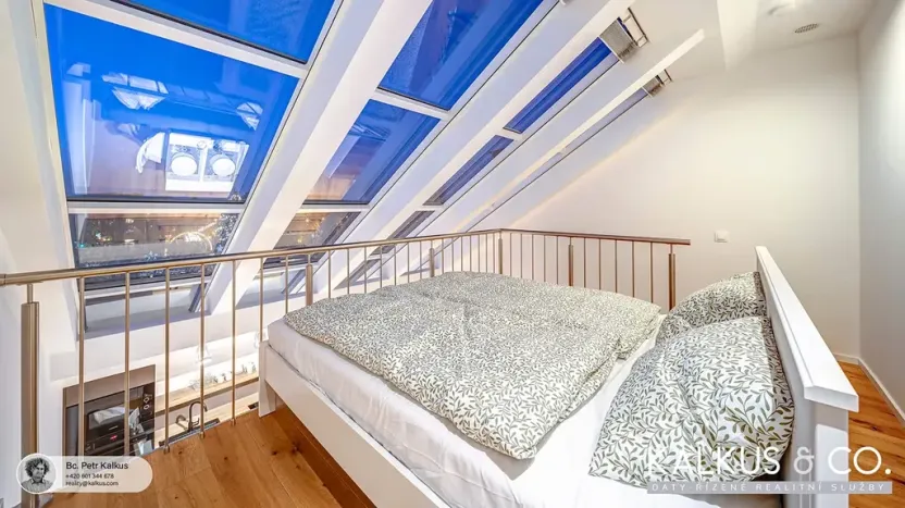 Pronájem atypického bytu, Hradec Králové, Eliščino nábřeží, 38 m2