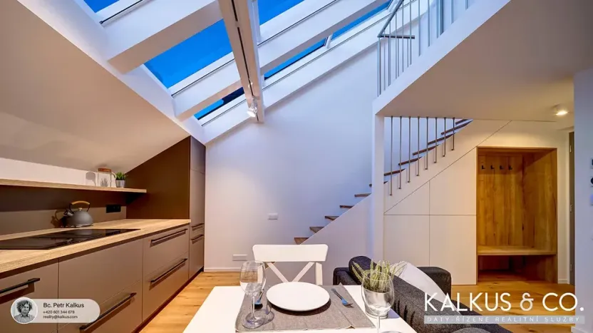 Pronájem atypického bytu, Hradec Králové, Eliščino nábřeží, 38 m2