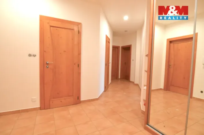 Pronájem kanceláře, Praha - Hloubětín, V Novém Hloubětíně, 120 m2