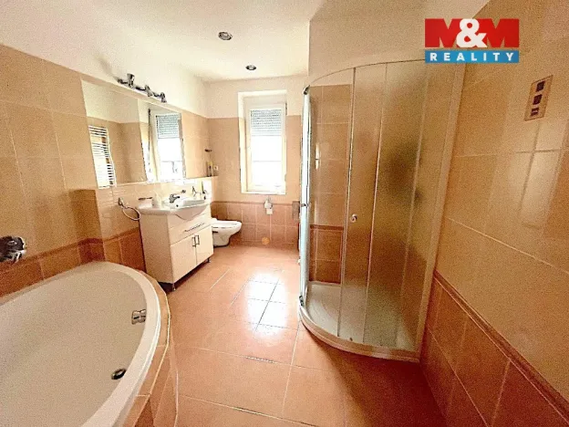 Pronájem kanceláře, Praha - Hloubětín, V Novém Hloubětíně, 120 m2