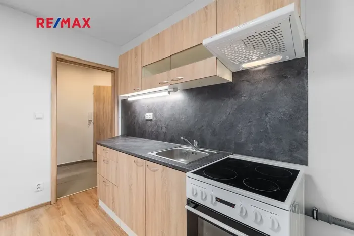 Pronájem bytu 2+kk, Plzeň, Skvrňanská, 37 m2