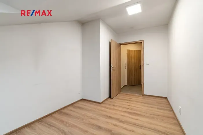 Pronájem bytu 2+kk, Plzeň, Skvrňanská, 37 m2