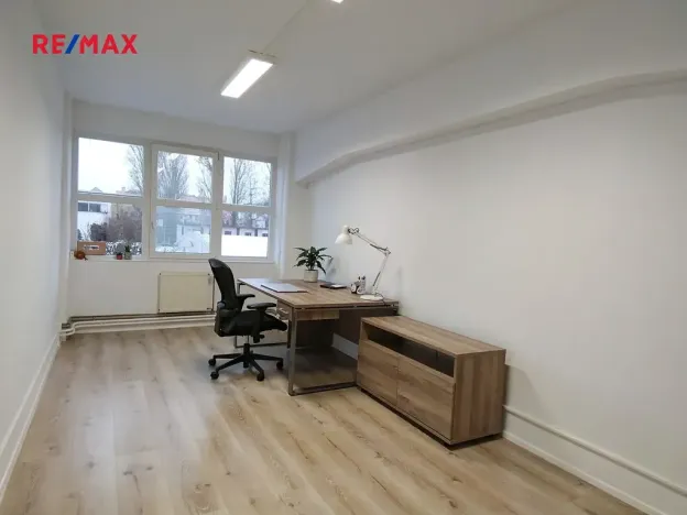 Pronájem kanceláře, Praha - Hloubětín, Nademlejnská, 25 m2