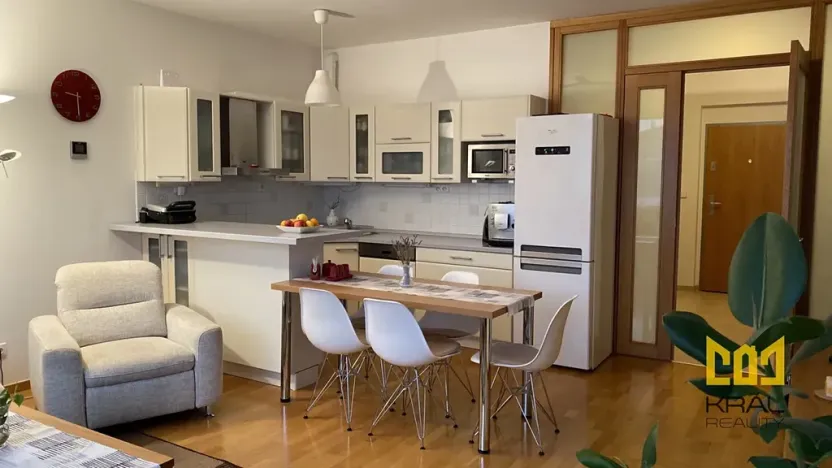 Pronájem bytu 2+kk, Praha - Prosek, Valečovská, 68 m2