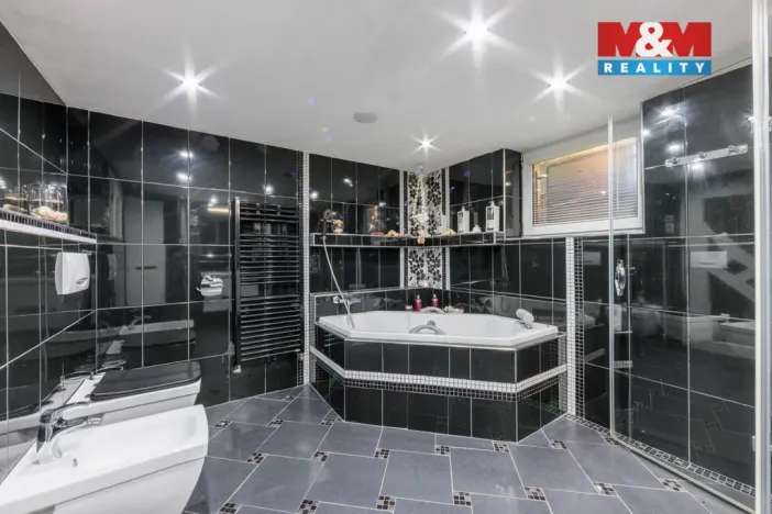 Prodej rodinného domu, Karlovy Vary - Stará Role, Nové domky, 152 m2