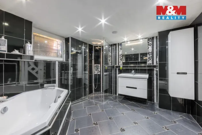 Prodej rodinného domu, Karlovy Vary - Stará Role, Nové domky, 152 m2