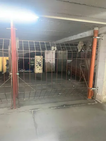 Prodej garážového stání, Praha, Lovosická, 18 m2