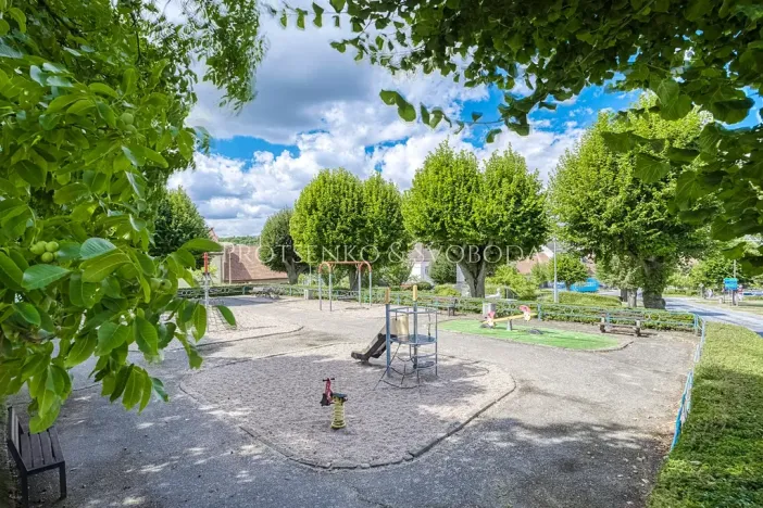 Prodej vily, Křižanov, Benešovo náměstí, 530 m2