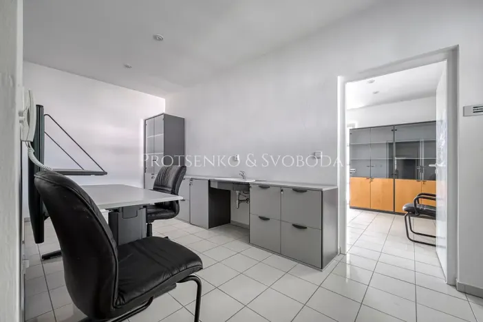 Prodej kanceláře, Křižanov, Benešovo náměstí, 530 m2