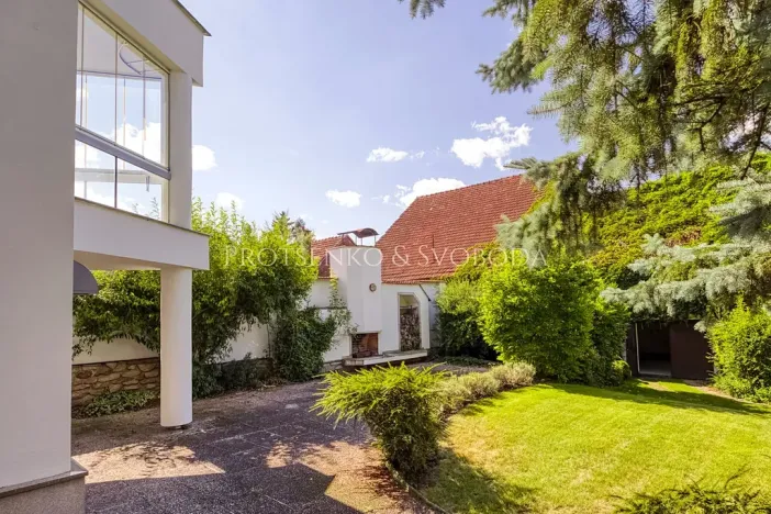 Prodej kanceláře, Křižanov, Benešovo náměstí, 530 m2