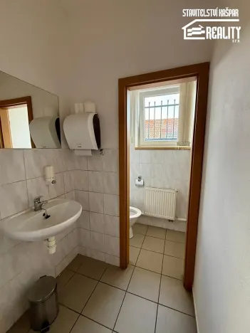 Pronájem obchodního prostoru, Chrudim, Obce Ležáků, 146 m2