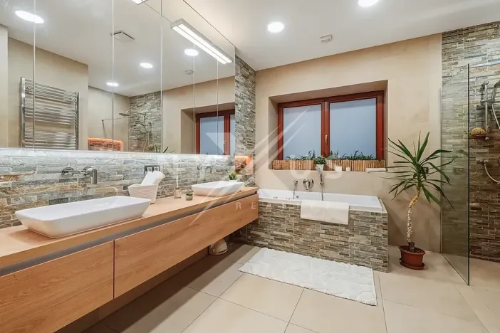 Prodej rodinného domu, Praha - Kyje, Hodějovská, 308 m2