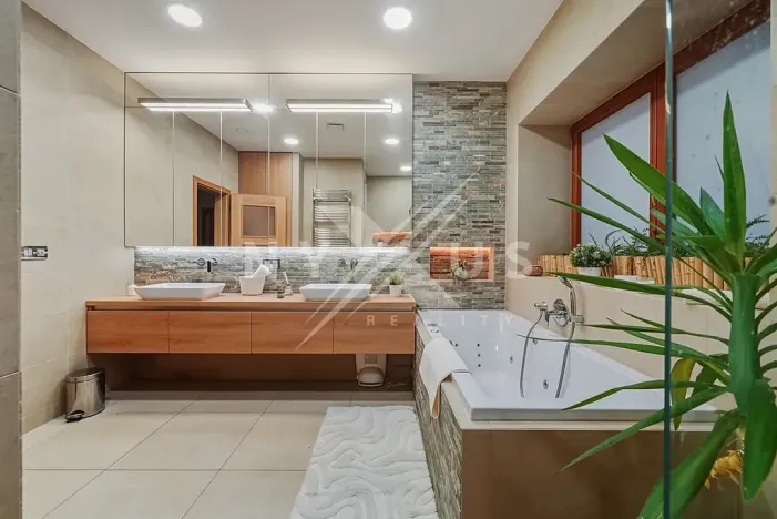 Prodej rodinného domu, Praha - Kyje, Hodějovská, 308 m2