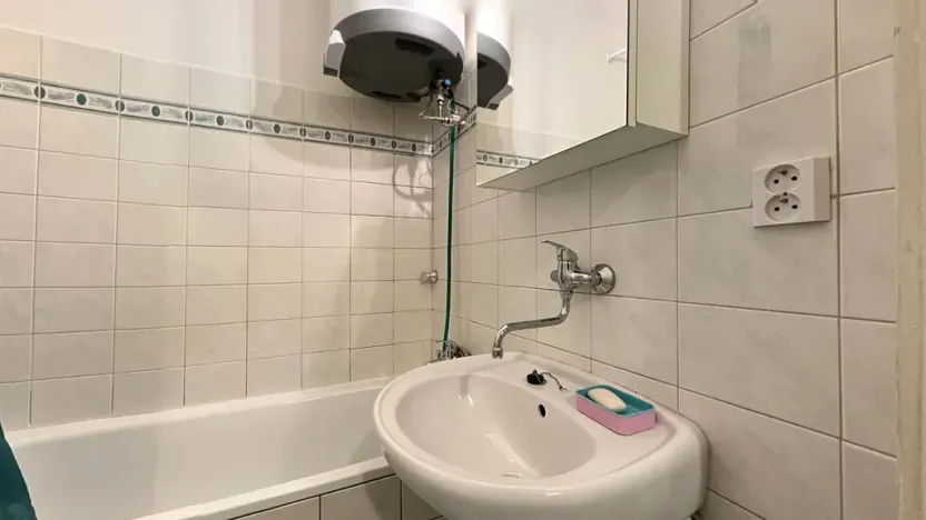 Pronájem bytu 2+kk, Praha - Holešovice, Komunardů, 50 m2