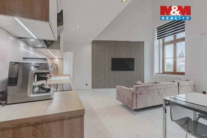 Prodej bytu 4+kk, Klatovy - Klatovy III, Husovo náměstí, 78 m2