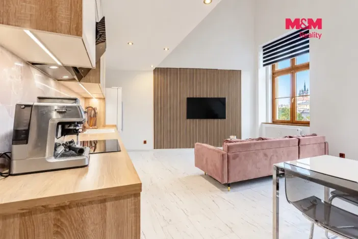 Prodej bytu 4+kk, Klatovy - Klatovy III, Husovo náměstí, 78 m2