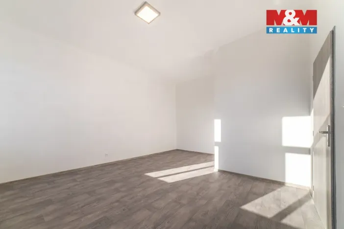 Pronájem bytu 1+1, Sokolov, Nádražní, 39 m2