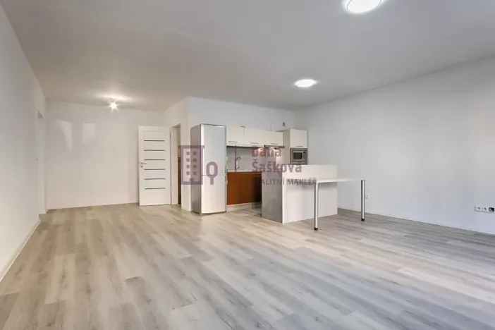 Pronájem bytu 1+kk, Jindřichův Hradec, nám. Míru, 58 m2