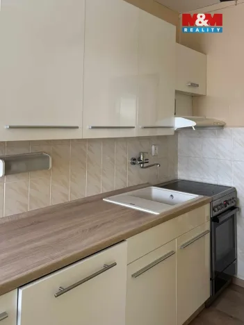 Pronájem bytu 3+1, Chvaletice, Kolínská, 79 m2