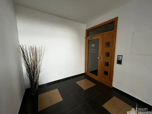 Pronájem kanceláře, Praha - Modřany, Do koutů, 41 m2