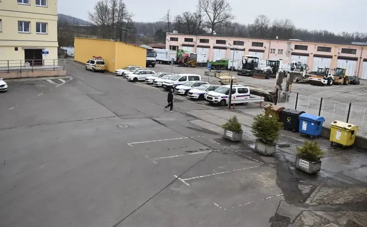 Pronájem kanceláře, Chlumec, U Dálnice, 42 m2