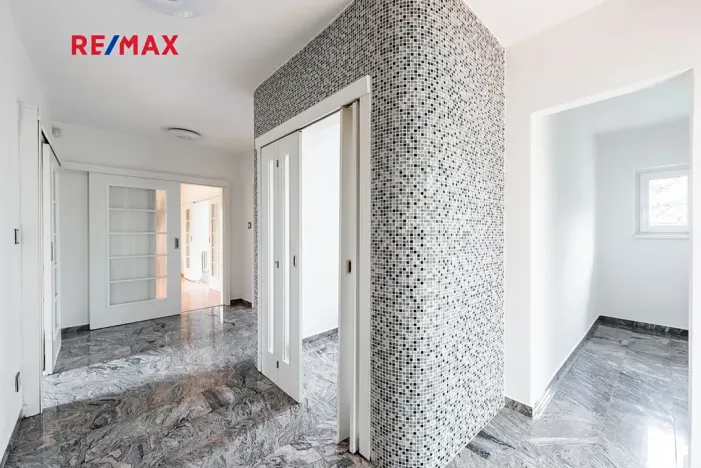 Prodej komerční nemovitosti, Měchenice, Hlavní, 330 m2