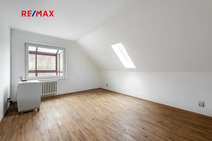 Prodej komerční nemovitosti, Měchenice, Hlavní, 330 m2