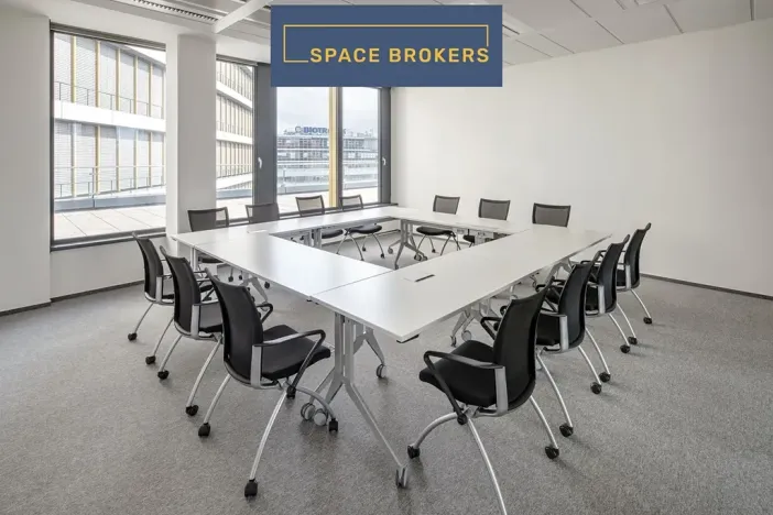 Pronájem kanceláře, Praha - Nusle, Pikrtova, 1250 m2