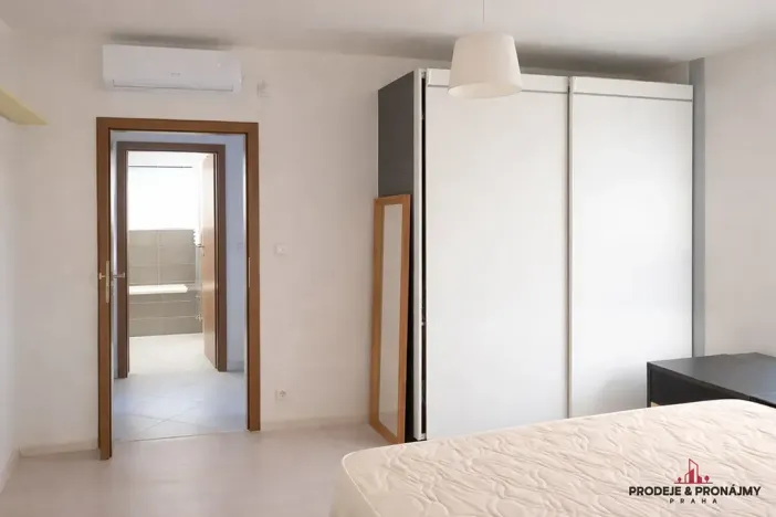 Pronájem bytu 2+kk, Praha - Vysočany, Pod Harfou, 54 m2