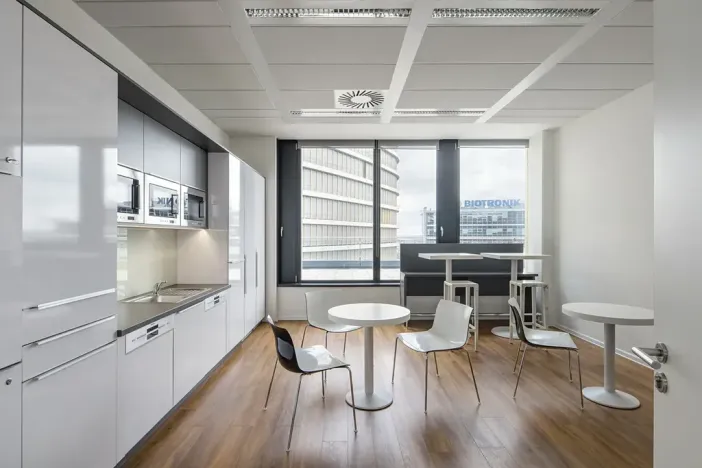 Pronájem kanceláře, Praha - Nusle, Pikrtova, 1500 m2