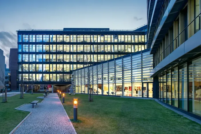 Pronájem kanceláře, Praha - Nusle, Pikrtova, 860 m2