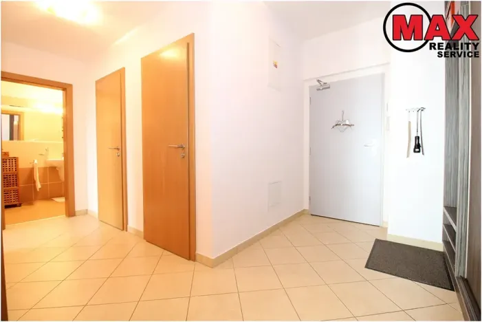 Pronájem bytu 2+kk, Praha - Hrdlořezy, V třešňovce, 61 m2