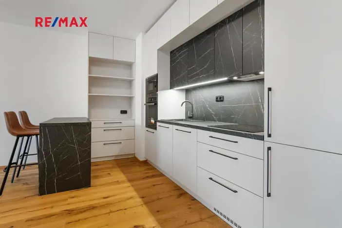 Pronájem bytu 2+kk, Praha - Karlín, Křižíkova, 79 m2