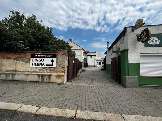 Pronájem garážového stání, Mladá Boleslav, Galetova, 86 m2