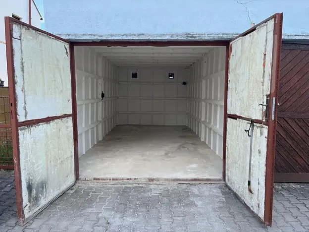 Pronájem garáže, Mladá Boleslav, Jana Augusty, 18 m2