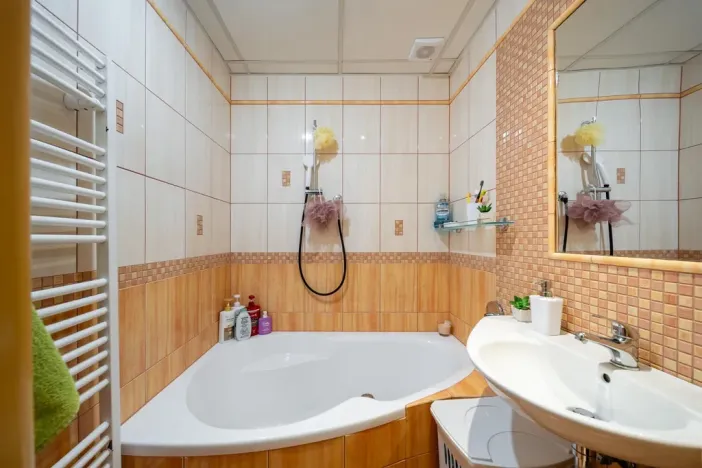 Prodej bytu 3+1, Lásenice, 60 m2