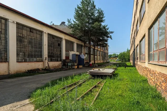 Pronájem skladu, Plzeň, Libušínská, 5000 m2