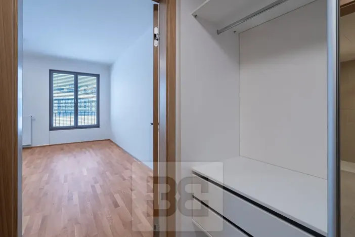 Pronájem bytu 1+kk, Praha - Smíchov, Toyen, 42 m2