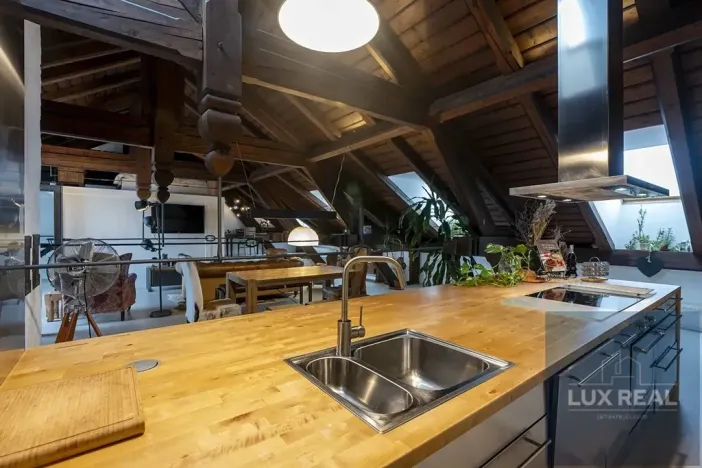 Prodej atypického bytu, Mikulov, Komenského, 164 m2