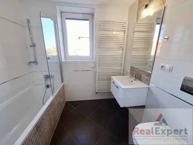 Prodej bytu 2+kk, Praha - Pitkovice, Lošáková, 67 m2